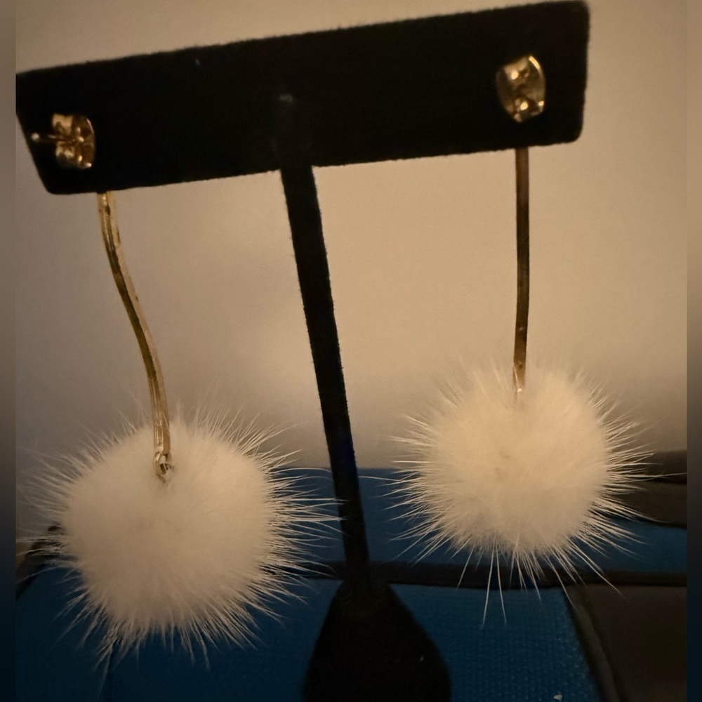 NWOT Genuine White Mink Pom Pom Dangling Gold-Tone Post Earrings. - Picture 2 of 5